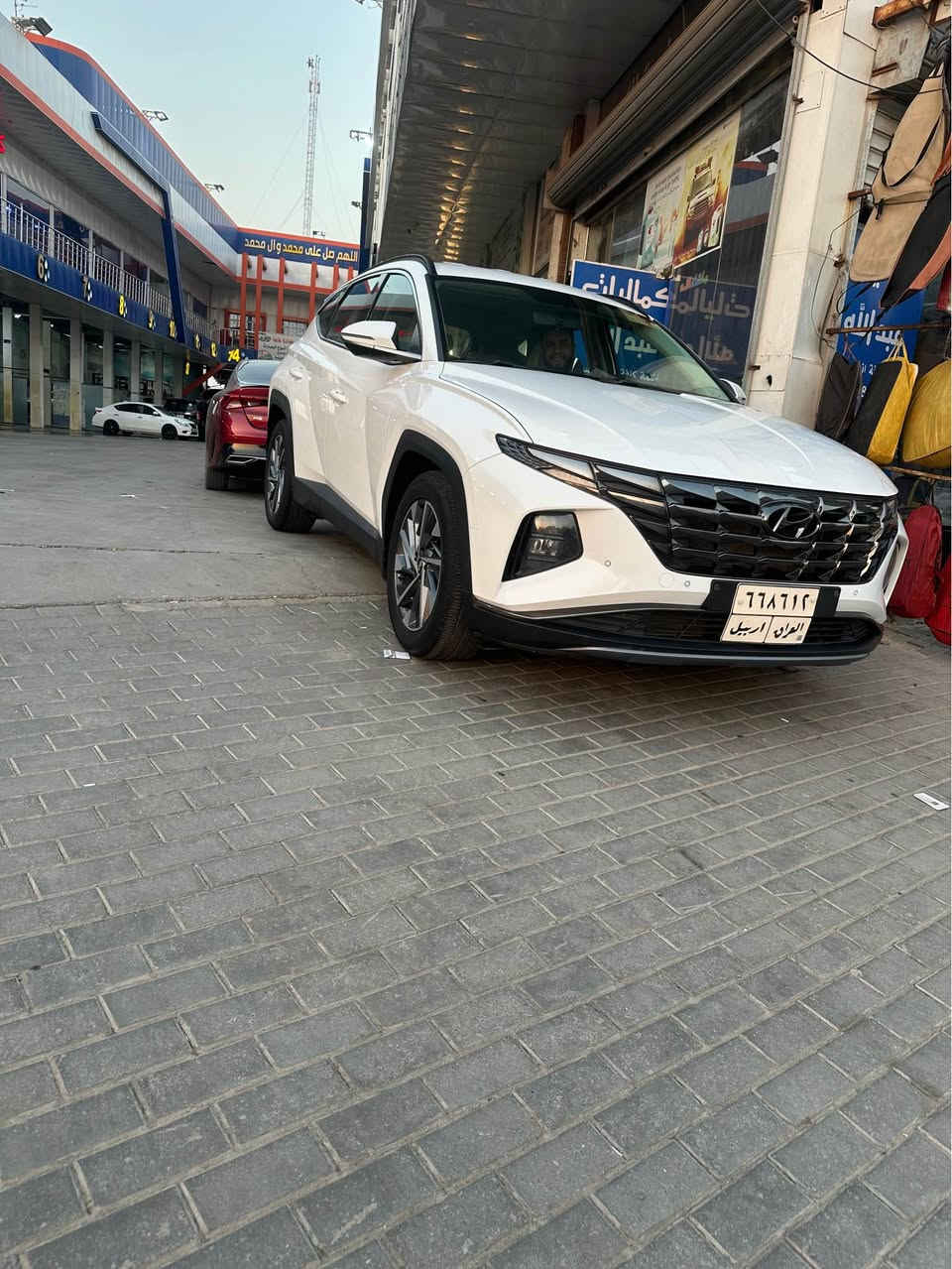 توسان موديل 2021 سنويه منتهيه بيها باردين وتلث رصعات السعر 170 للاستفسار على الرقم *********** البصرة, العراق
