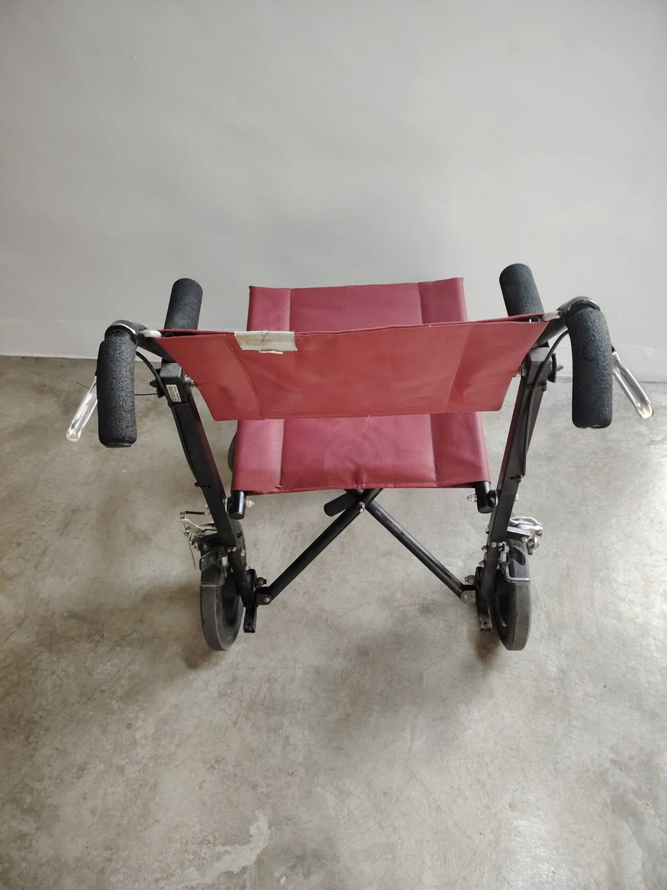 السلام عليكم ورحمة الله وبركاته 🌹
♿ عربانة معوقين جديدة جداً ♿
🇩🇪 مستوردة من ألمانيا
✨ حالتها ممتازة وراقية ومرتبة بمعنى الكلمة
🪑 القماش درجة أولى
🔩 المعدن درجة أولى وقوي جداً
⚙️ سلسة جداً بالحركة وسهلة الاستخدام
💪 تتحمل وزن لغاية 150 كغم
🔴 سبب البيع: العربانة شوية عالية على الحجي، لذلك نريد نبيعها.
💰 السعر: 240 ألف دينار عراقي فقط
🚢 الشحن والاستيراد من ألمانيا للعراق كان مكلف، وسعرها الحقيقي يسوه أكثر من سعر البيع.
♾️ عربانة قوية وراقية، وتشتريها للعمر إن شاء الله.
📞 للتواصل والشراء:
*********** 📱
