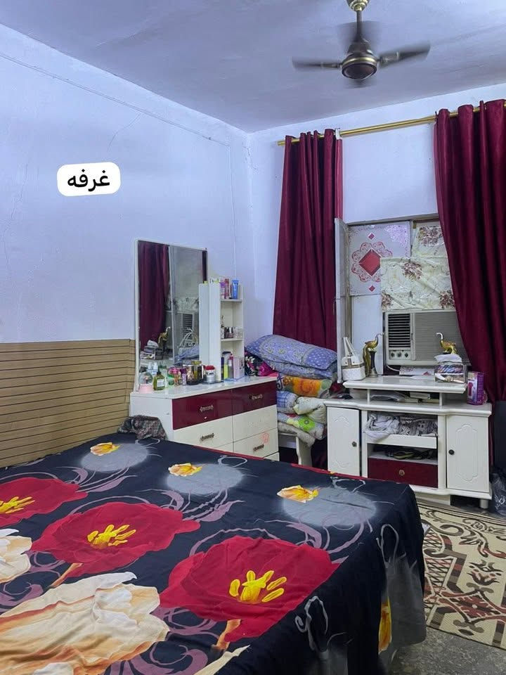 السلام عليكم بيت للبيع قبل سيطره سبع قصور قرب مطعم المائده للاستفسار التواصل على الرقم ***********
