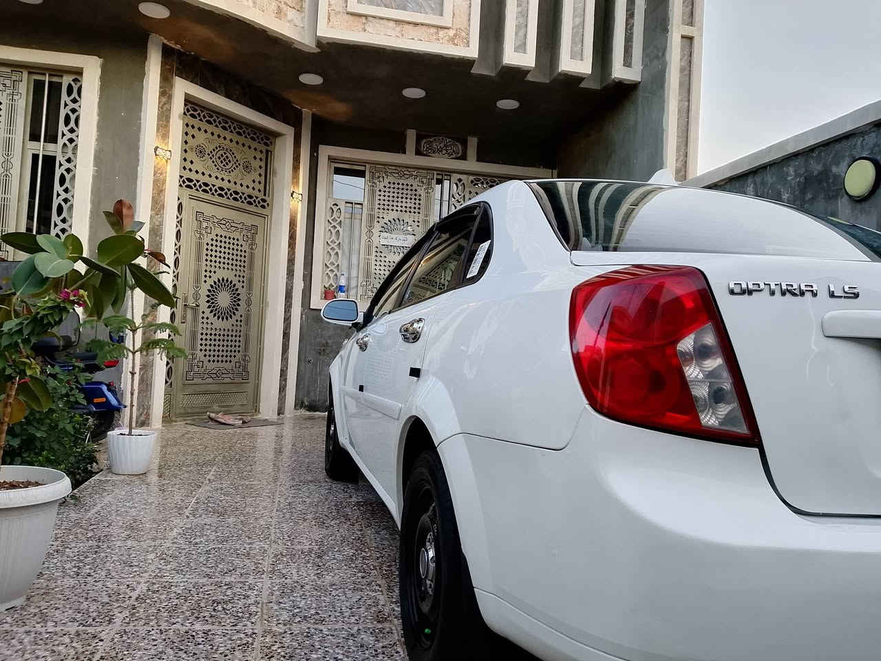 سلام عليكم اوبترا موديل ٢٠١٢ لبيع عنوان بغداد المحمودية حي القاده السعر ٨٧ رقم الهاتف ***********
