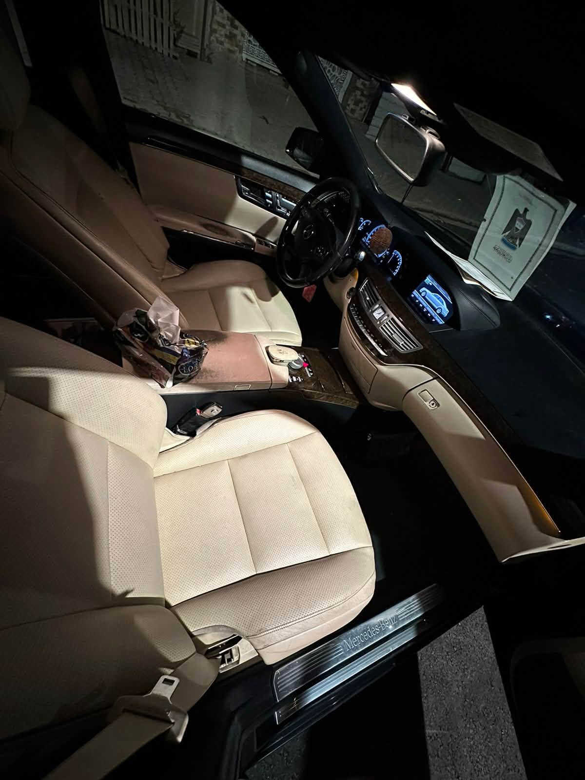 السلام عليكم للبيع فقط مارسيدس S350 لارج موديل11
المواصفات
1- باب طويله
2- ناظرور ليلي
3- بيبان شفط
4- صندوك كهرباء
5- كشن جلد
6- كشنات خزن + تدفئه +كهرباء + ميمري خزن وضعيات 
7- تحديد مسار +قياده اليه
8-تايرات 2 سايز
9- شاشة اعطال
10- تحكامت استيرن
11-لونين داخل سياره بس بلفول كلش يجي
12- بردات جانبيه وخلفيه كهرباء
13- مرايات وسطيه للراكب الخلفي
14- كشنات الخلفيه كهرباء 
15- كشنات تدفئه
16-استيرن كهرباء
17-قماره بانوراما
18- السياره بصمه + دخول ذكي
19- رادار امامي 
20- السياره خليجيه
اخوان السياره مكفوله رقم شمالي  تحويل مباشر
مكان السياره بغداد 
بيع او مراوس حسب قناعه
رقم موبايل ***********
