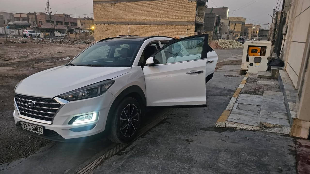 توسان خليجي للبيع
ماشيه ١٦٠ 
موديل ٢٠
السونار نفس ما موضح بالصور 
تحويل مباشر 
مكاني بغداد
للاستفسار ***********
