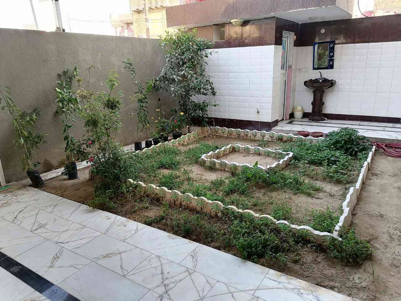 السلام عليكم
دار للبيع المكان حي الزهراء شارع الشباب قرب جنة الفواكه بالفرع ثالث بيت على اليمين 

المساحه 250 متر² النضافه 100%

حدقه وطرمه 

حمام خارجي

صاله 7 ونص × 4 ونص 

مطبخ 5 × 4ونص

وهل 4x9

مجمع صحيات5x4

الطابق الاول 3غرف نوم

غرفة نوم 7ونصx4 ونص

وغرفه 5 ونص4x

,,وغرف جاهزه بدون باب

وجمع صحيات

وبيتون كبير والسطح اشتايكر

تلفون صاحب الدار

***********
