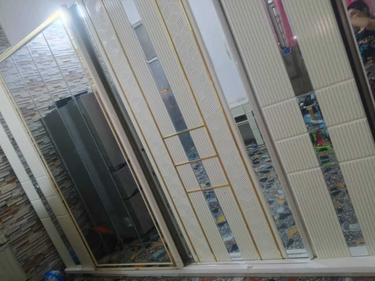 سلام عليكم اثاث للبيع ليردهن يتصل ***********
