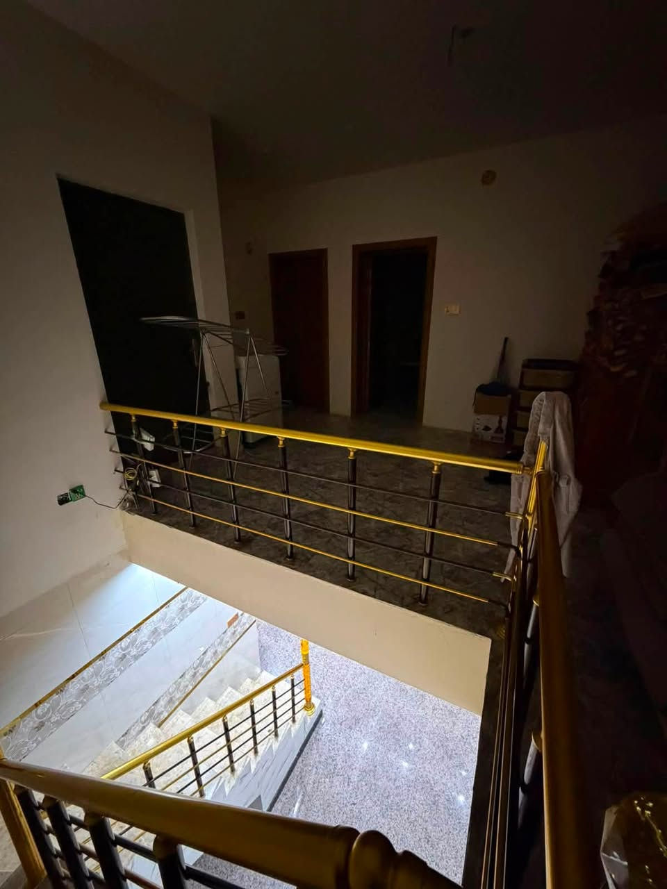بيت 100متر في كربلاء حي الميلاد مقابيل المتنزه الجديد  بناء حديث في سنه2025 تفاصيل البيت  صاله واستقبال ومطبخ عدد الغرف ثلاثه  بنائه جديد نقص فقط الواجهيه مراجعه نفس صاحب الدار ستفسار اكثر اتصل ***********
