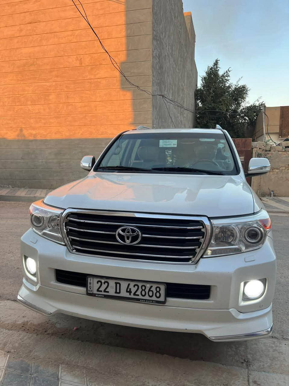 السلام عليكم لاندكروز للبيع
موديل 15 
محرك 8 سلندر 4800 شرط مامفتوح هو والگير 
السياره مابيه صبغ ابداً بيه دعمه خفيفه جداً بسيطه ومفتوحه البراغي للجاملغات الاماميه والبونيد للتعيار فقط وبيه طخه بالجاملغ الخلفي شبر مامعدله كدام العين فقط 
-مواصفات السياره هواي راح اذكر اشياء الي اذكره سلايت ،بصمه ،تشغيل عن بعد ،شعار تحت الابواب ،كامره خلفيه ،حساسات خلفيه ،مري قلاب ،زراك لايت ،مقاعد جلد ،تحكمات ستيرن ،
السياره رقم اربيل باسمي مكان السياره صلاح الدين -تكريت 
سعر السياره 345 ورقه 
هاتف ‭***********‬
