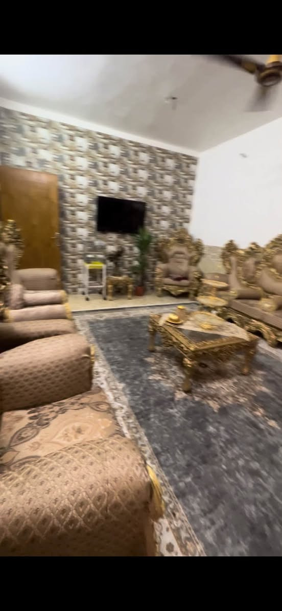 بيت طابقين للبيع
المساحة الكلية 150 متر 
البناء 100
الكراج 50
4 غرف 
3 حمامات
مطبخ 
 {العنوان شارع ابو الدهن } 
***********

نص مكتوب في الصور:
- 12:33 23 يونيو، 2023 6:48 م تعديل
- 12:34
- تعديل
- 23 يونيو، 2023
- 6:48 م
- 12:34 23 يونيو، 2023 6:48 م تعديل
- 12:35 تعديل 23 يونيو، 2023 6:48 م