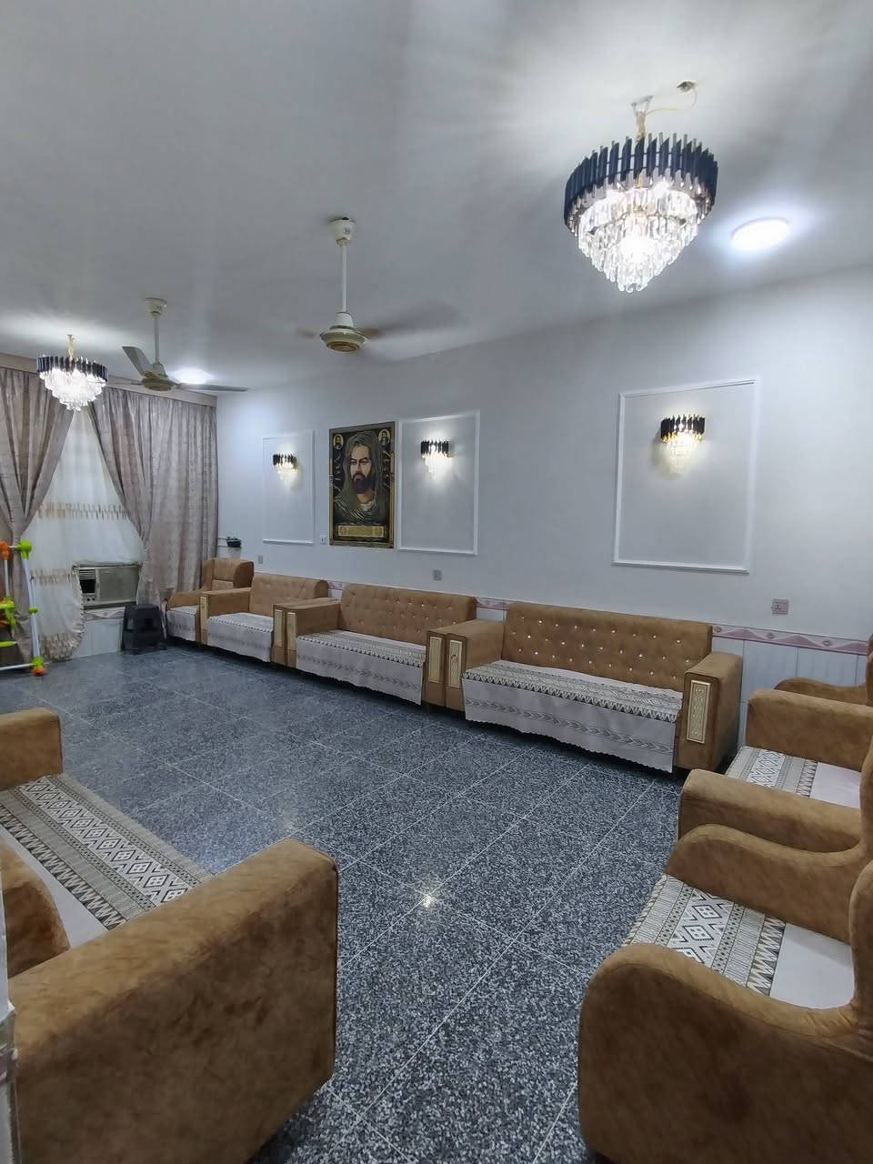 سلام عليكم
بيت البيع مساحته 150متر 
سعر 170 الاستفسار الاتصال
***********
***********
