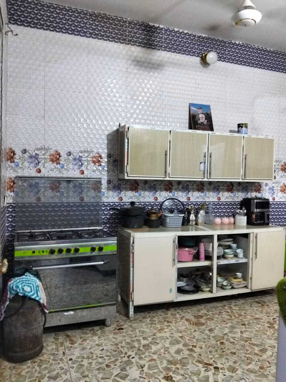 السلام عليكم بيت للبيع 50 متر الواجهه 10 والنزال خمسه في ام الكبر والغزلان شارع الضغط الزراعي الاتصال على هذا الرقم***********
