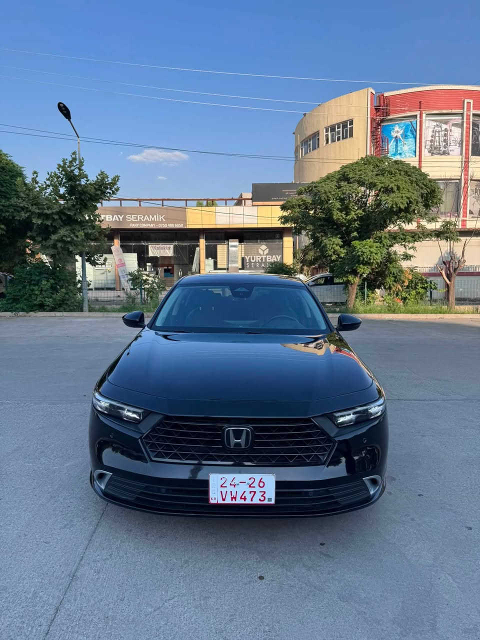 اعلي فئة مواصفات و سعر بلاش 💣🔥
Honda Accord 2024
هوندا اكورد 2024

مواصفات Touring يعني اعلي فئة 
(مقاعد تدفئة و تبريد-خزن ميمور-فتحة سقف-شاحن لاسلكي-شاشة كبيرة-داتاشو-رادار امامي و جانبي 360 درجة)

مكينة ٤سلندر+هايبرد حجم ٢.٠لتر
ماشية 30,000 ميل و بحالة جداً ممتازة 

السيارة بيها قطعتين سبغ 
باب امامي و خلفي فقط

سعر السيارة فقط 19,700$ و مجال
السيارة رقم كاتي و تترقم شمالي اربيل او دهوك 
((***********)) واتساب
