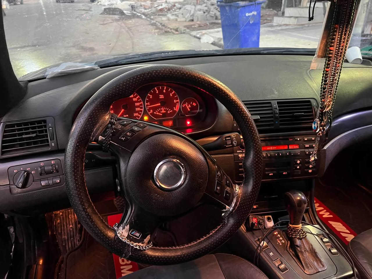 Bmw E46
2004
سه ياره كه مه نه فيسته 
گيرو مه كينه و ته بريد به شه رت
سه ياره كي باكو جوانو بي كيشه يه
سلايته توماتيك مه كينه 525i
گورينه وه ده كه م له سه ر دل كرتن
رقم *********** أربيل, العراق
