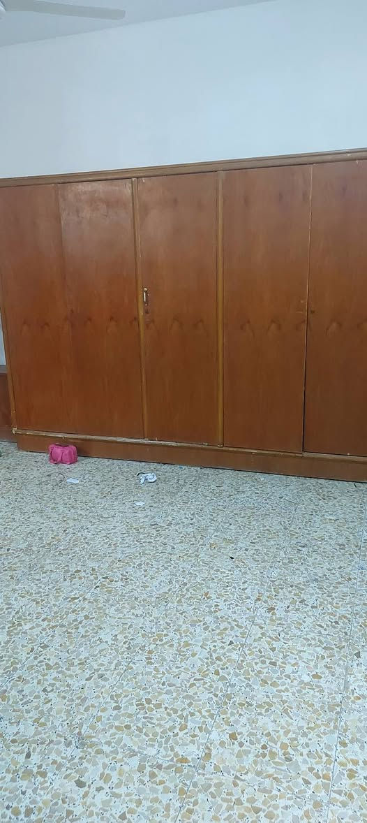 السلام عليكم غراض للبيع كلمن وسعره اليحب ياخذهن شلع مكاني بغدادحي اورالغرير***********
