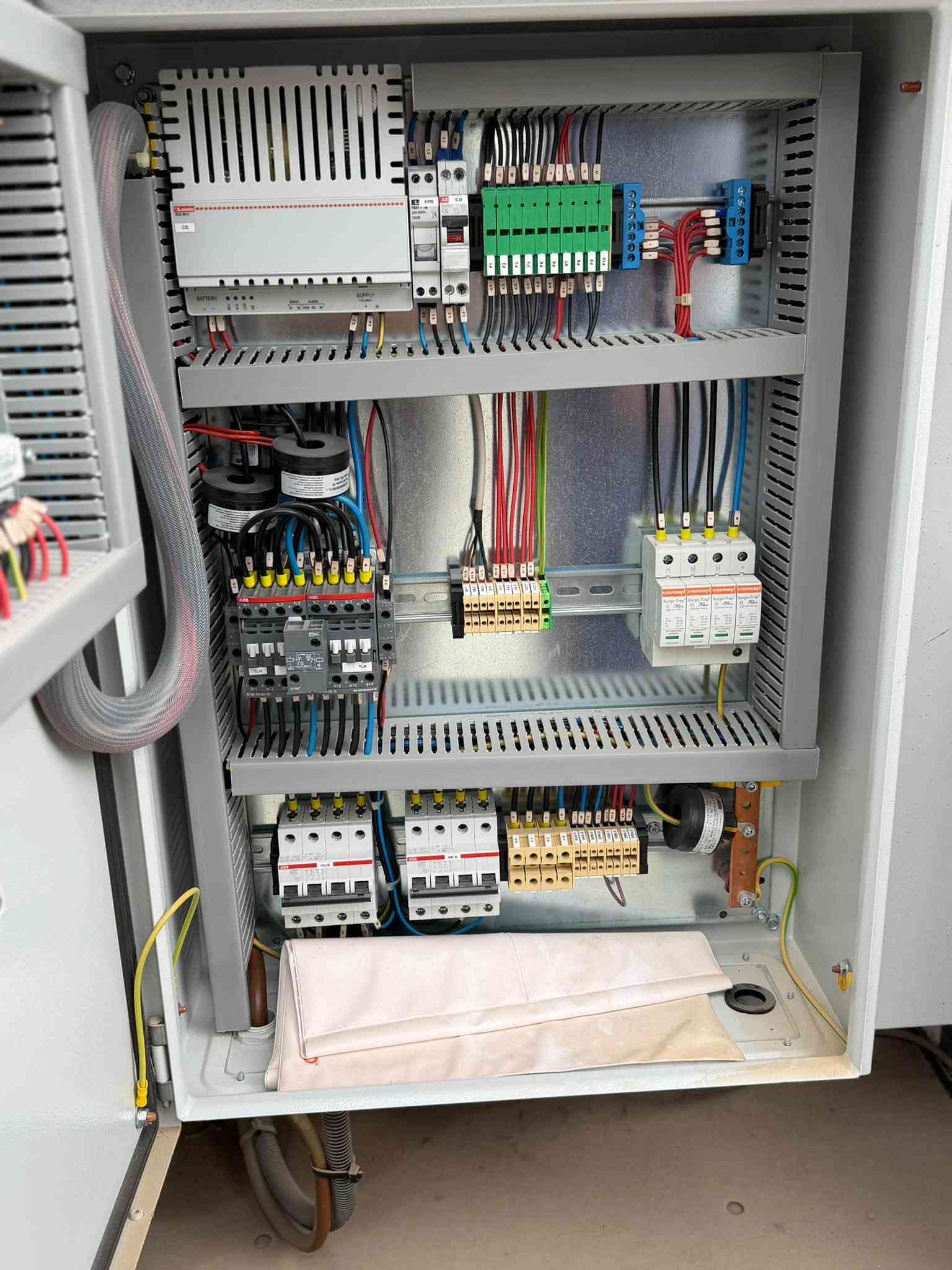 مولده نوع COELMO * 15KV
نضام TCL *ثري فيز
كاتم 100%
صناعه الماني موجوده من ضمن الصور 
سنة الصنع 2022
صرفية الگاز بالساعه الوحده لتر وربع 
🪬
تصلح لأصحاب المجمعات والعيادات
 للاستفسار ***********

