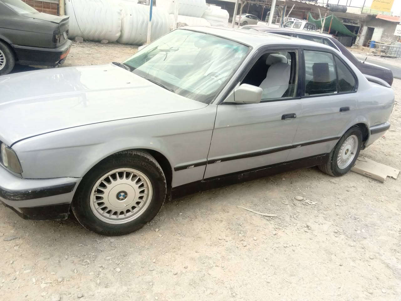 السلام عليكم 530 مكينة 35 للبيع او مراوس
كير ومحرك شرط كهربائيات كلهة شغالة صدر طبة 
بجم عريض سلايت روف ويل شمس تواير جدد
رقم بغداد دولي سنوية عضم عاج مشروع وطني 
شرط الوكالة والتحويل سنوية لل29. 1992 
السعر 45 وبي مجال شعندك مراوس نزل 
توصل ***********
متواجد خاص
