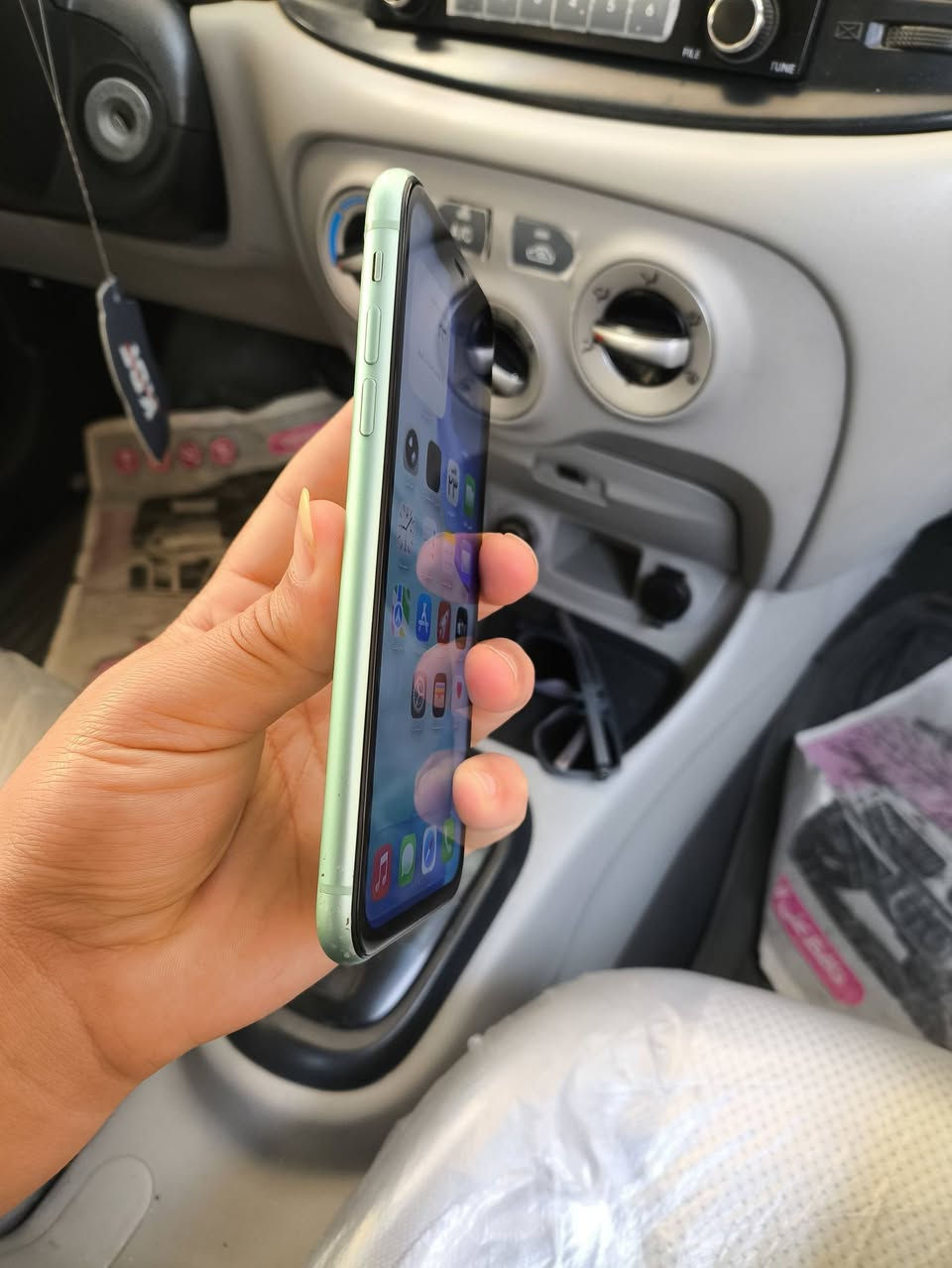 📱 آيفون 11 عادي
💾 الذاكرة: 64GB
🔋 البطارية: 76% (بلادي)

📋 مواصفات الجهاز: • 📸 كامرات شغالات، تصويرهم حيل حلو
• 🔊 صوت شغال وواضح
• 📳 هزازات شغالات طبيعي
• 📶 تك سيم شغال طبيعي، لكن من تخلي السيم يغفل الجهاز، ومن تشيل السيم يشتغل طبيعي
• 🔐 فيس آيدي شغال بس يتأخر
• 📱 مستبدل شاشة، أصلي ثلث خيارات

💰 السعر: 125 ألف قفله
🔥 شراي؟ تعال خاص

📍 الموقع: موصل أيسر – كوكجلي
📩 التواصل خاص أو اتصال مباشر
📱 واتساب: ***********
📞 اتصال: ***********
