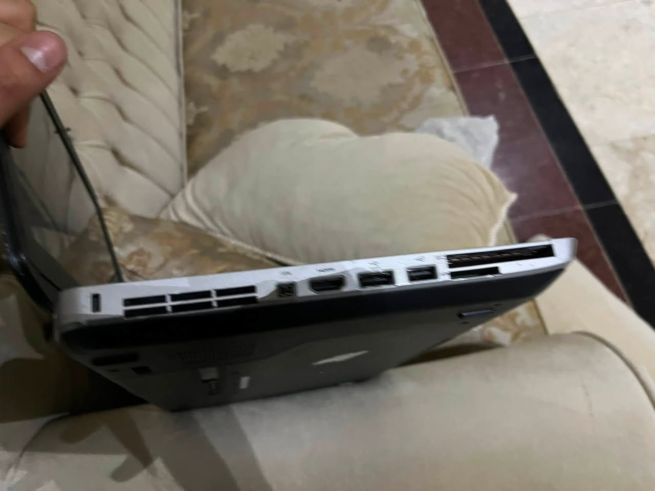 لابتوب ديل مكسوره شاشة فقط الرام 6 كيكا الهارد  HDD 320 شاحنته الاصليه موجوده وياه ترهم مرواس مكاني ميسان السعر 110 الف وبيه مجال الاستفسار والاتصال ***********
