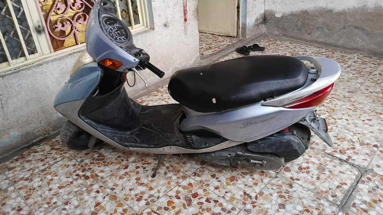 دراجة بريز شغلة وكفر بلادي نقص بس باتري بغداد مدينة الصدر ***********
