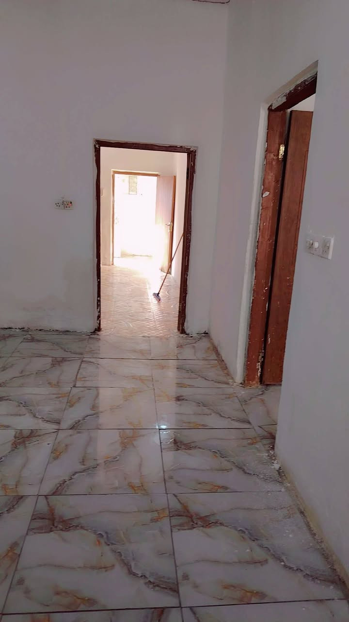 بيت للبيع زراعي على 25 مكان البيت واسط قضاء العزيزيه منطقه حواس شارع حجي ناطق المساحه 230 متر يبعد عن شارع العام كوت بغداد 200 متر بيت ومنطقته هدوء وخدماته مي كهرباء كله واصل ***********
