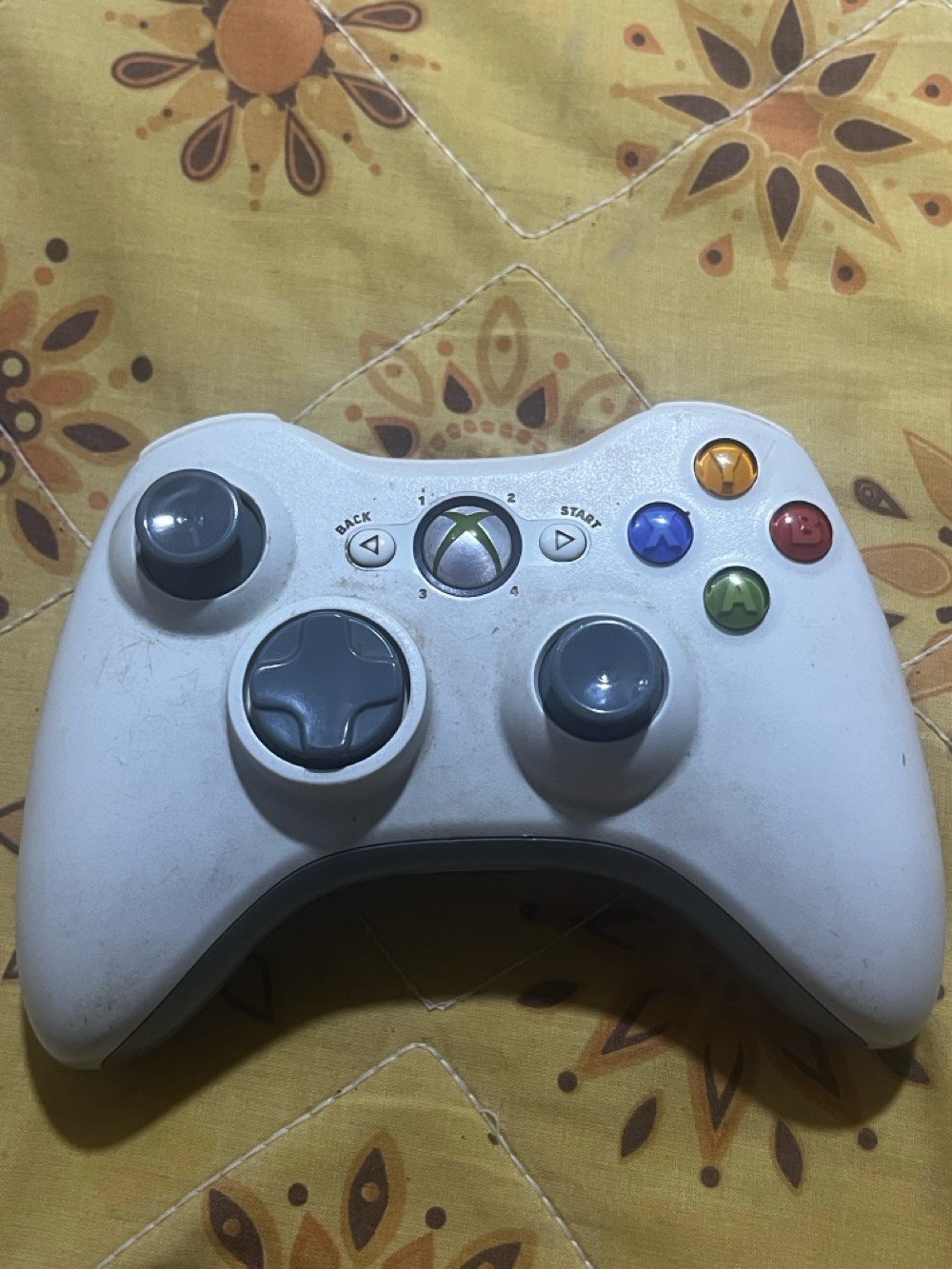 xbox 360 super  slim للبيع
الملحقات: 
-يدتين نظيفات  
-٨ اقراص 
-٤ بطاريات مال يدات ويا (وحدة من عدهم شحن من دون الكيبل)
-يدة ثالثة واير انطيها فحم 
-يدة والمحولة والجهاز بلاديات ممفتوحات
-التوصيل مجاني
-السعر ١٢٥ الف قفل 
-تفاصيل الجهاز وفحصه كدامك اشوفك بالخاص 
الالعاب : 
Assassin creed rogue
Bf4
Blur
Bully
Cod4
Black ops 1
Black ops 2 
Black ops 3
Captain America 
Cod world at war 
Crash mind over mutant 
Dishonored
Fifa 19
Fifa street 
Homefront
Just cause 2
Minecraft 
Mw3
Mortal kombat 
Pes 2016
Pes 2021
Pes 2006
Rdr 1
Resident evil 6
Rise of tomb rider
SB: robotic revenge 
Spongebob heropants
Spongebob truth-sq
Tekkan tag 2
Tom and jerry
Tomb rider 
Yu gi oh 5d’s