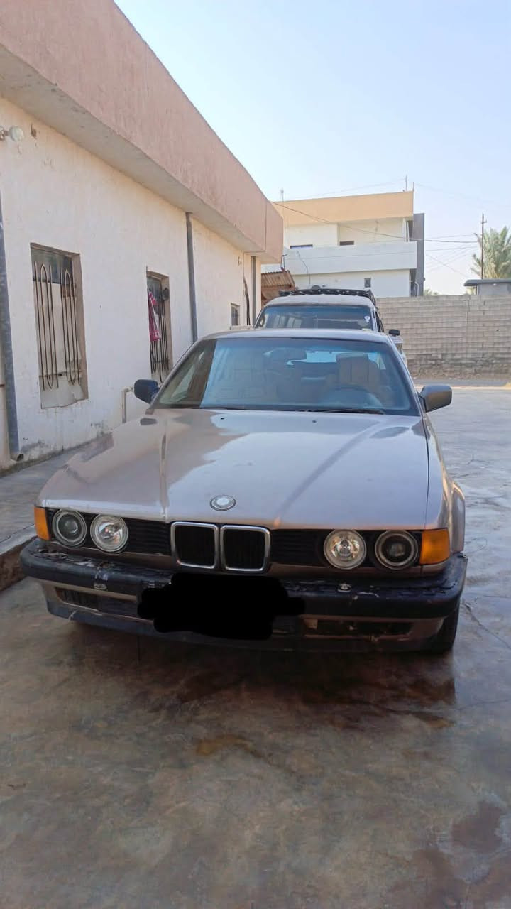 بي ام للبيع السياره كير جديد ومحرك تجفيت السياره بأسمي رقم صدامي(***********(السعر ٢٥
