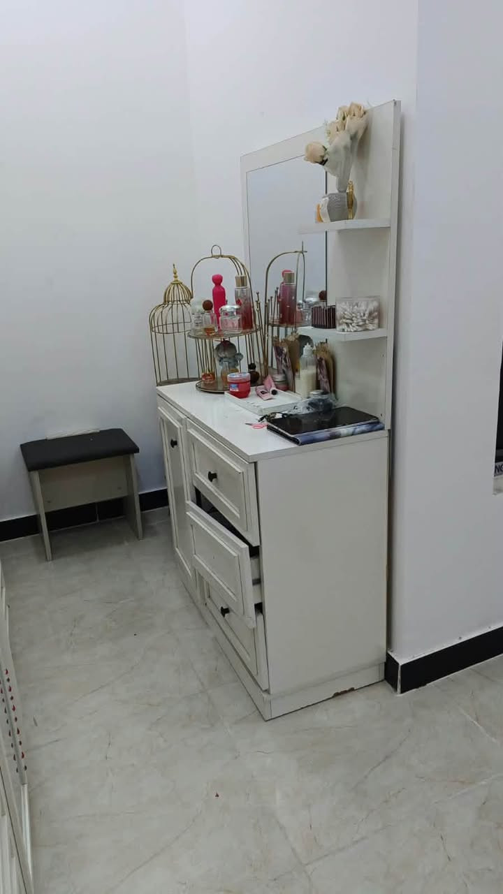 التواصل خاص او ع رقم
***********
غرفه شبابيه سريرين منفصل بيها ضرر بسيط وتعديل سعر 250 وبيها مجال
مبرده اصليه شارك ام لخرطوم ب200 بيها مجال
سبلت ميديا لاصلي باب اول بي فطر بل كفر مال داخلي ونقص فقط غاز ب300 وبي مجال
فرن ب50 الف العنوان الدوره البعيثه مستعجله ع بيعتهم ‼️✅
