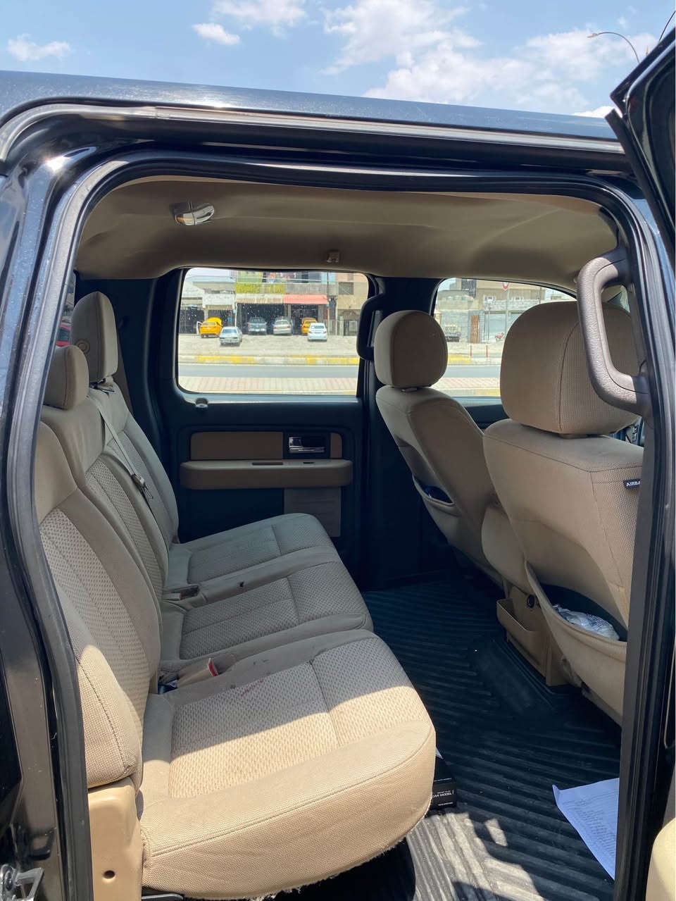 فورد F150محرك 8سلندر سنويه وهزه ورقم كلها جديد بي جم ملاحظات بسيطه بدون صبغ بدون حادث مراوسه مع جيب لاريدو 
للاستفسار *********** كركوك, العراق
