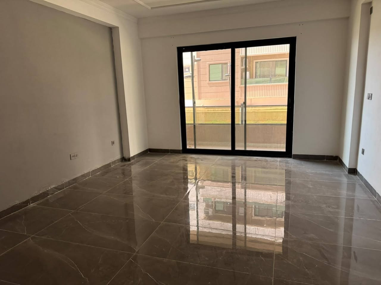 🏡 شقة للبيع مجمع الشروق – فرصة مميزة للسكن أو الاستثمار
📍 مجمع الشروق

🔹 المساحة: 131متر
🔹 طابق ارضي 
🔹  جاهزة للسكن
🔹 خدمات: كهرباء – مياه – كامله 

✨ شقة بموقع مميز،  والمواصلات

📞 للتواصل والاستفسار: ***********
