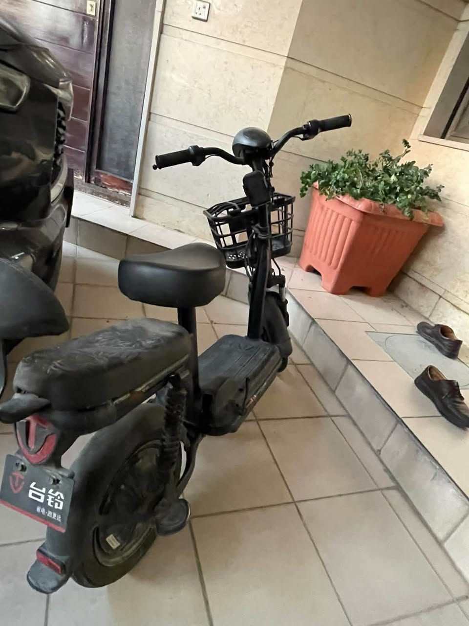 السلام عليكم دراجه شحن ياديا دراجه نضيفه
حيل فجه طفت ماعرف شبيها 
للبيع معروضه 350
للتواصل ***********
