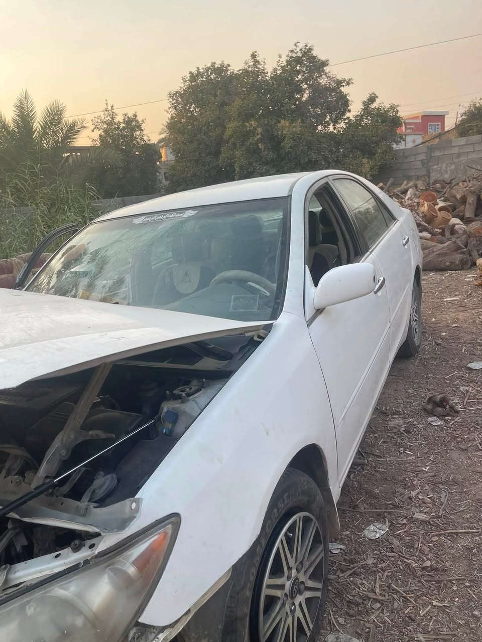 السلام عليكم كامري٢٠٠٦ للبيع على اثر حادث 

***********
