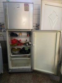 ثلاجه لبيع مع كاونتر@الاتصال على الرقم 07831399282