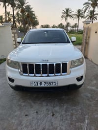 سيارة للبيع جيب لاريدو موديل 2011 وارد امريكي  الموصفات :  فتحة سقف  ب...