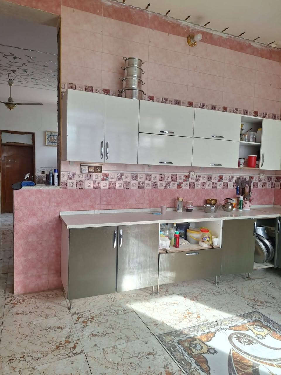السلام عليكم كاونتر للبيع خشب اف ب السعر 350 وفي مجال قليل العنوان النجف حي النداء وهذا رقمي  *********** يرادلةترتيب بسيط بيبانة موجودات
