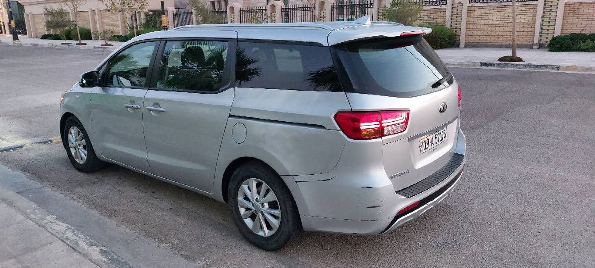 كيا سيدونا 2018 LX
سياره كامله
ماشية سياره 64 الف 
بصمه 
كشن سايق كهربائي 
كشنات جلد بلادي 
مري شفط 
ثلاث قطع تبريد 
ارباك  كله سليمه 
مكينة  3300
اي مشاكل بسياره ماكو 
حادث سيارة جنطة و وجاملغ خلفي مبدل   نفس لون
سعر  220$
مكان كربلاء 
للاستفسار ***********
