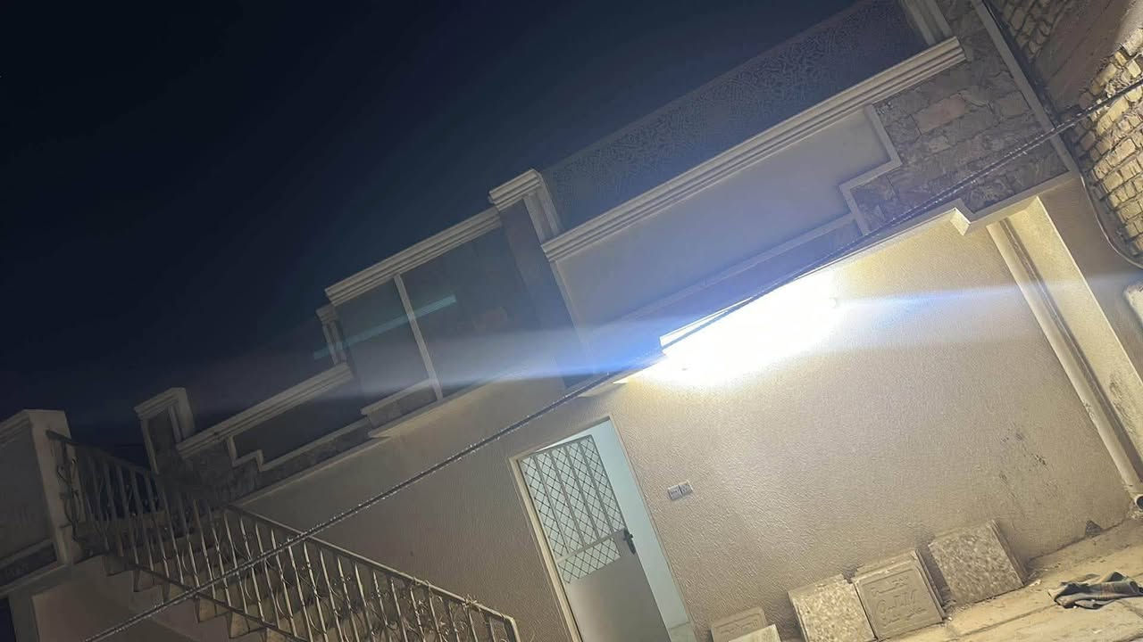 السلام عليكم بيت 200 متر
ابيع 80 او 120 قطع 
مربع مطعم ريلاكس 
رقمي ***********

