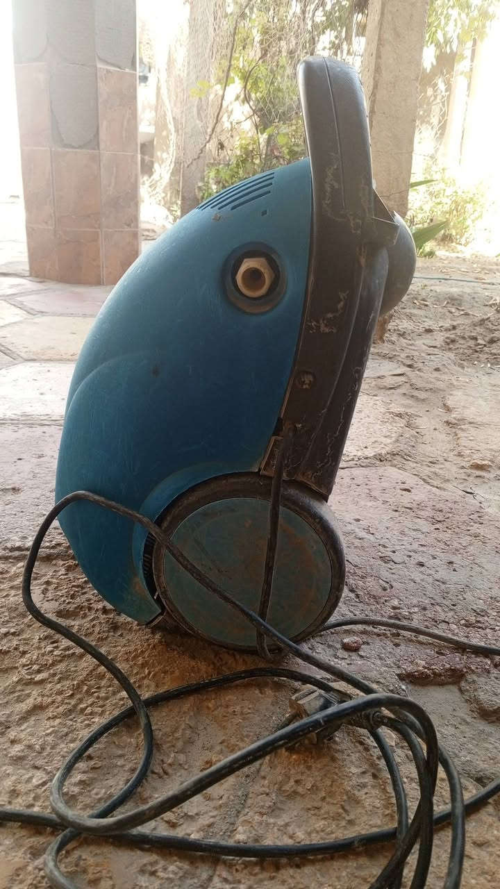 السلام عليكم فاره للبيع شغاله ناقصها بس صونده مسدس  وزبانه مال الصونده ماء مكاني حله  شارع 80 ***********
