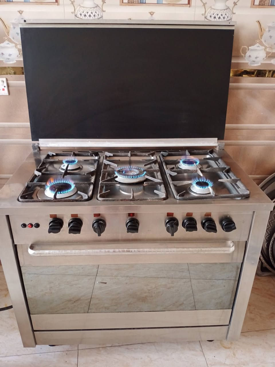 طباخ ايطالي دنگه ثقيل شرط الشغل  سعر 240 +طباخ فرش شرط الشغل والنضافه متوفر توصيل للاستفسار ع الرقم ***********
