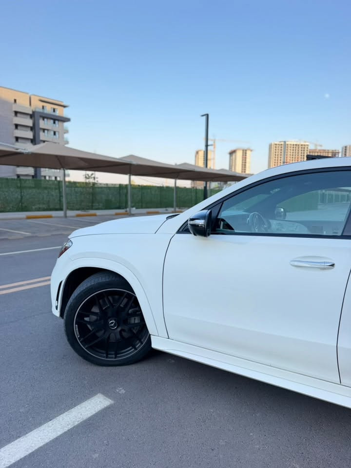 الفخامة الألمانية GLE 53 2023

للبيع مارسدس GLE53 موديل 23 AMG 
اللون ابيض رقم بغداد مغلفة PPf طافي 

السيارة فول مواصفات للاخير حساسات 360 درجة
كت AMG بلادي من الشركة مع نظام جگات
كشنات مخمل وجلد مع نظام سماعات برومستر 
كامرات محيطية 360 درجة وانارة محيطية ب12 لون 

مواصفات كلش كلش هواية السيارة معروفة 
حادثها جاملغ وبنيد نفس اللون بدون قطرة صبغ✔️

السيارة رقم بغداد ماشية 48 الف مايل
للاستفسار الاتصال:***********
