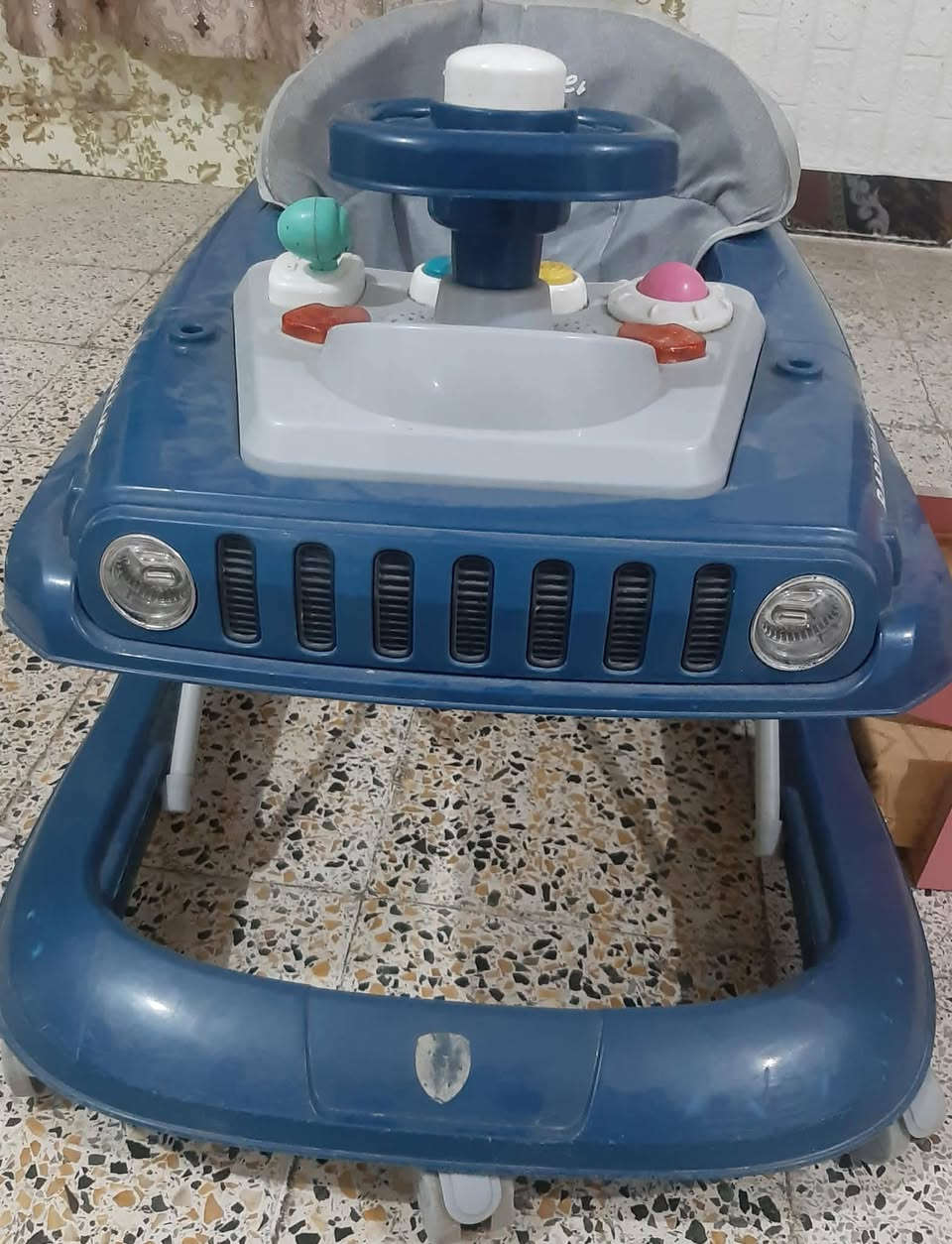 السلام عليكم مهد جديد كامل مع دوشك وعربانه مستخدمه شي قليل رقم الهاتف ***********
