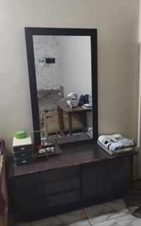 سرير فردي • ميز تواليت • نجارة