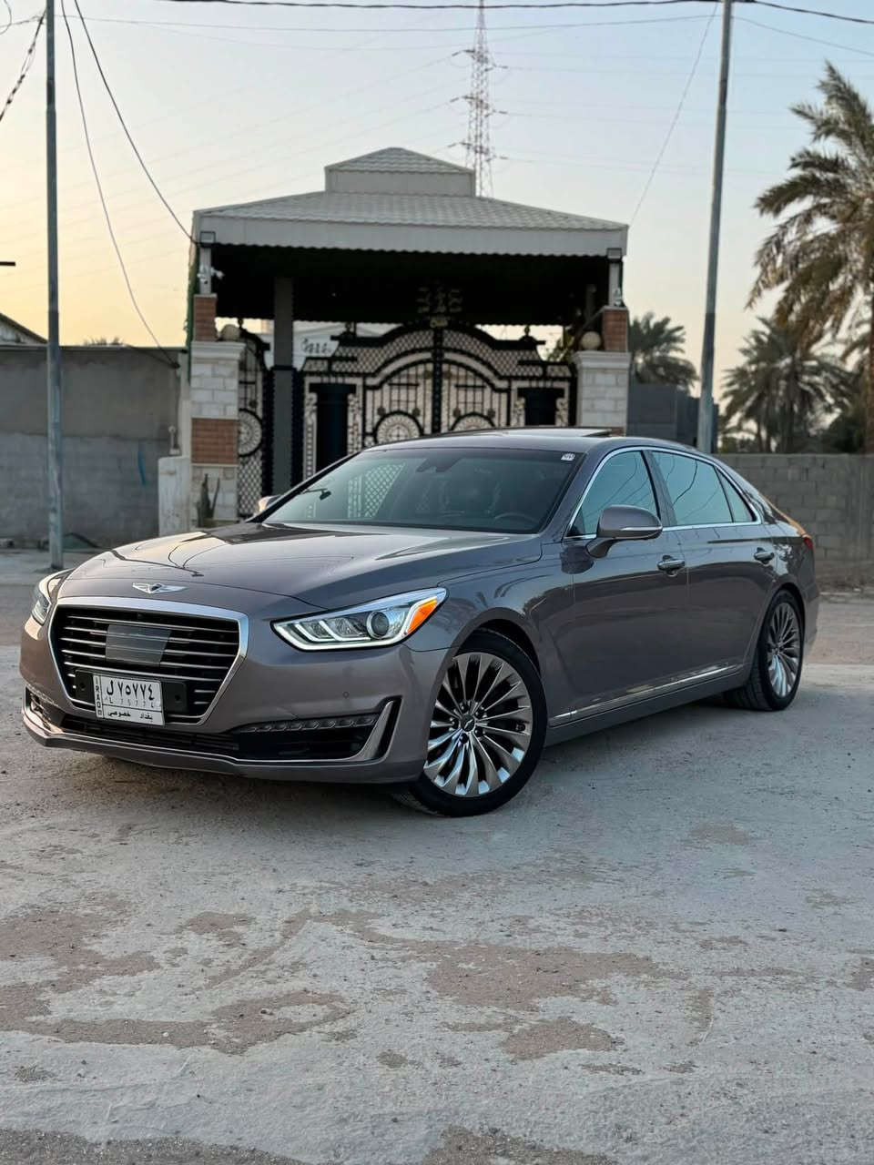 السلام عليكم للبيع فقط جنيسيس G90 2019 
رقم بغداد باسمي تحويل ثاني يوم 
المواصفات محرك سته سلندر 3.3 تون تيربو 
فول الفول معروفه موصفات الجي 90 اربع كامرات 
داتاشو بردات كهرباء ماشيه 58 mi السياره استخدام شخصي اني المستورد وعليهة ادامه كامله 
الحادث قبق جنطه فقط بدون اي ايرباك صور حادث مرفقه بلمنشور السعر 270
مكاني بابل المسيب للاستفسار ***********
