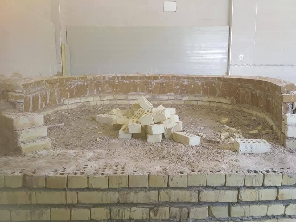 السلام عليكم ابو حسنين لبناء الافران الحجريه والتنانير الخبز باب وطوك وسجه شرط من الاخرس الطابوكه الناريه التركيه ام الختم شرط الضمان بشغلنه للاتصال على الرقم ***********

