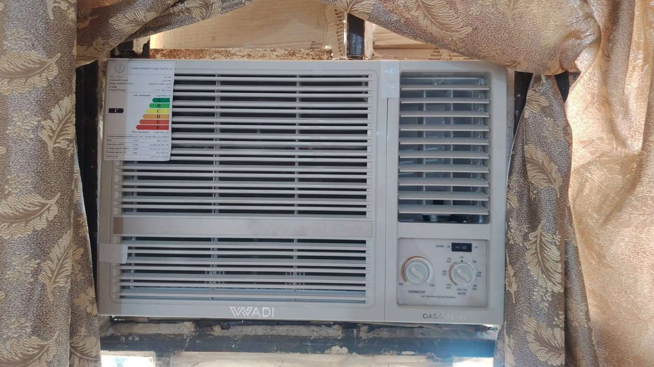 السلام عليكم 
عندي مكيف استخدام شهر او اقل جديد 
شركة الوادي تجي تفحص اذا مو ثلج لا تأخذه
350 بي مجال بسيط كلش
مجمدة عائلية نظيفة كلش 200 بلادية 

***********
