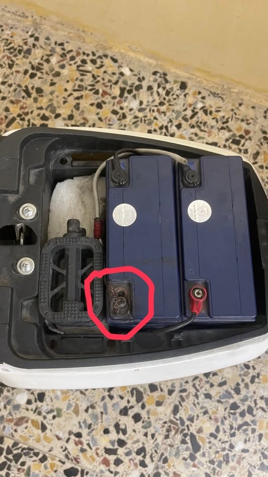 السلام عليكم 
دراجه 9R الدراجه جديده استعمال قليل 
5 بطاريات 🔋 
حساسات شغاله 
بك شغال 
4 نمر 
نشرات داخليه وخارجية 
بيها بس الهورن ميشتغل 
وبطاريه وحده البرغي مالتها سايف بس البطاريه شغاله ممئثره 
الجفوف مال بايدر موجودات بس مشادهن 
السعر 500 وبيها مجال مكاني بغداد قرب التاجيات 

مكلف بل نشر 
***********
