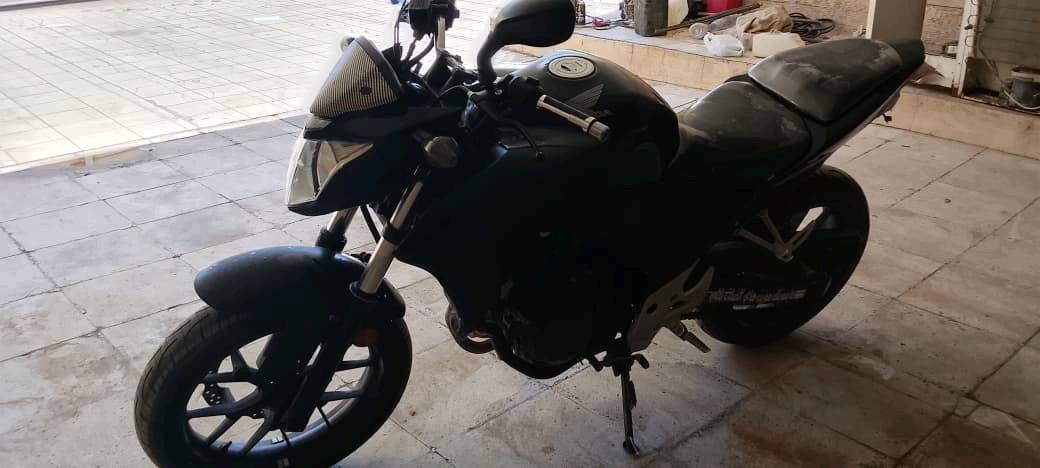 سلام عليكم ورحمه الله وبركاته دراجة  CB500F موديل 2019 كفاله عامه من كهربائيات الى كير الى محرك كلشي ما مفتوح بيها جاهزة مجهزة عنواني الصليخ قرب جامع الفرقان السعر 15ورقة وبيها مجال بسيط لليحب يستفسر ***********