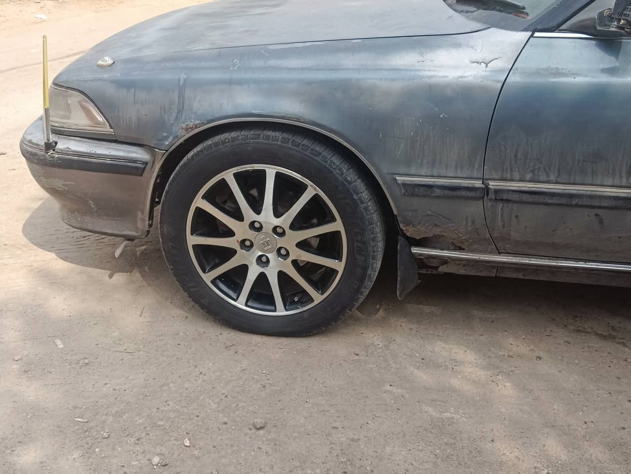 215/50/17 • شبه رياضي • نضيف