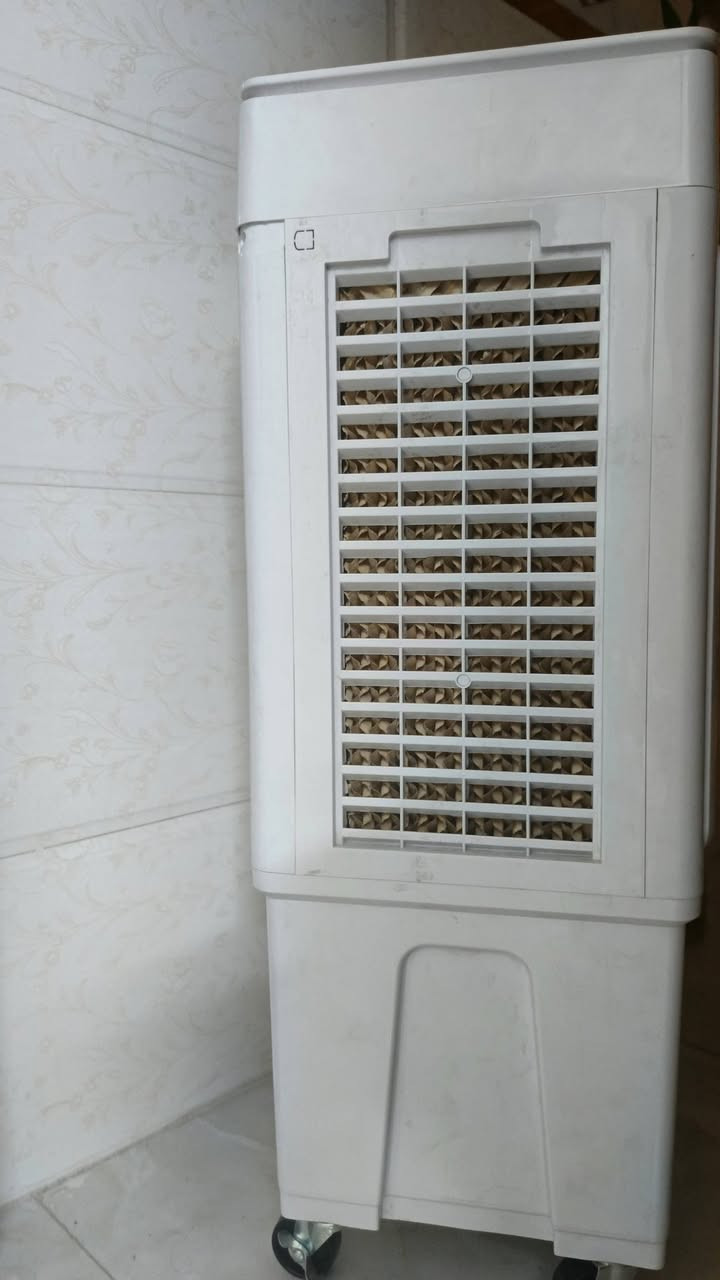 سلام عليكم
كونفيره ما مستخدمه أبد جديده سعرها ١٠٠ وطابعه ما مستخدمه ٢٠٠ قفل رجاء لحد يكسر بلسعر الشراي يتفضل خاص واتساب بغداد الغدير 
***********
