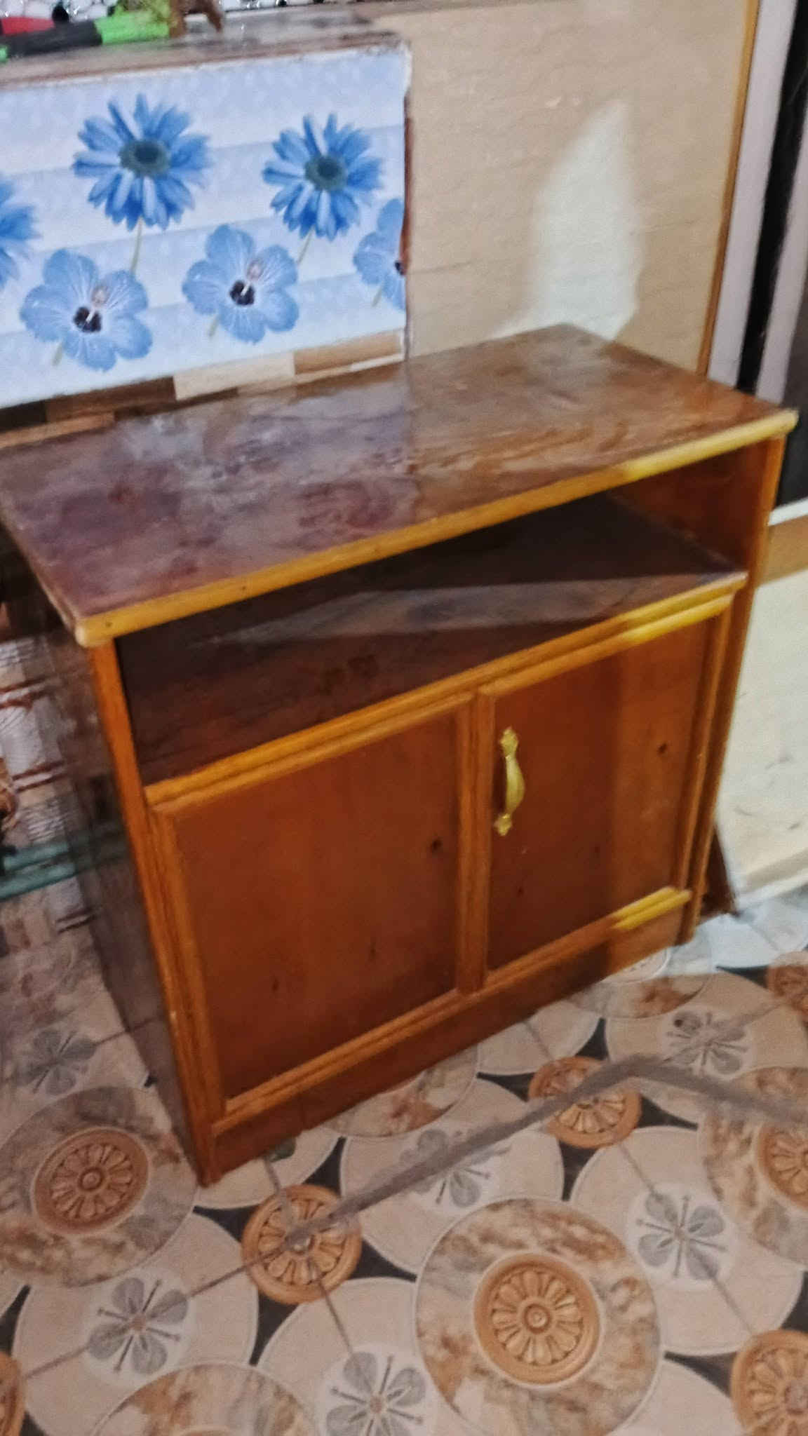 غرفه اخشاب • نضيفه • كنتور 6 ابواب