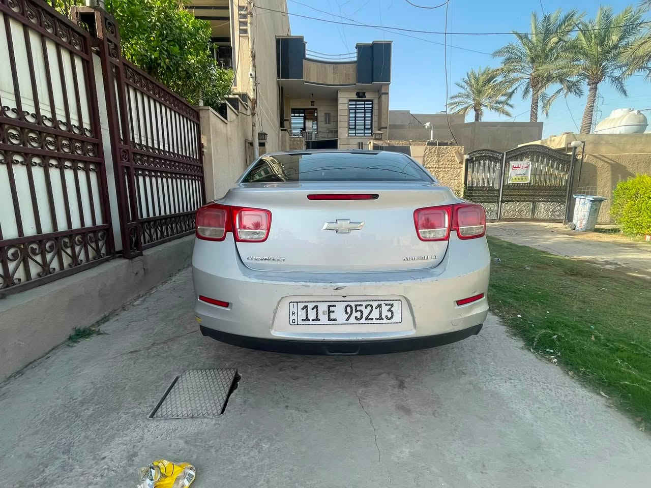 السلام عليكم 
ماليبو ٢٠١٣ lt خليجي للبيع 
اللون سلڤر 
رقم بغداد بإسمي 
مكينة ٢٤٠٠    گير اي تي 
شاشة و كاميرا تحكم ستيرن 
هاند بريك بصمة مثبت سرعة 
بدون صبغ ولا تبديل فقط شخط بسيط مكحل موضح بالصور
السعر 10700 $  و بيها مجال شوية  
مكان السيارة بغداد المحمودية 
                                                          ***********
