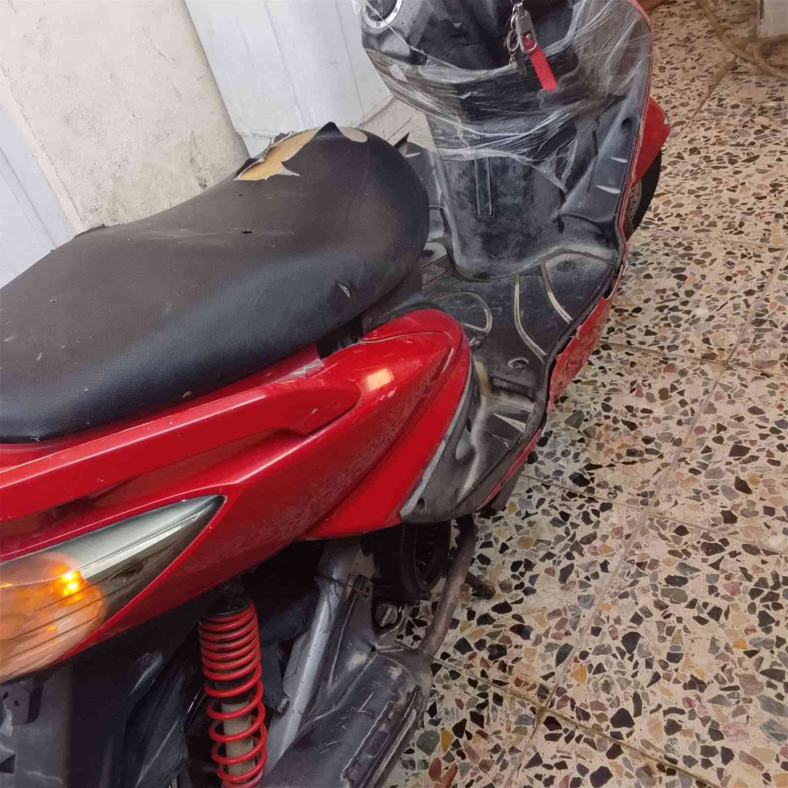 السلام عليكم دراجه للبيع سكنس فحل نظيفه خير من الله دراجه حلوه سعرها ٤٥٠ اوبيها مجال ولشراي يتصل اوبي خير اويدلل *********** المكان الامين الثانيه
