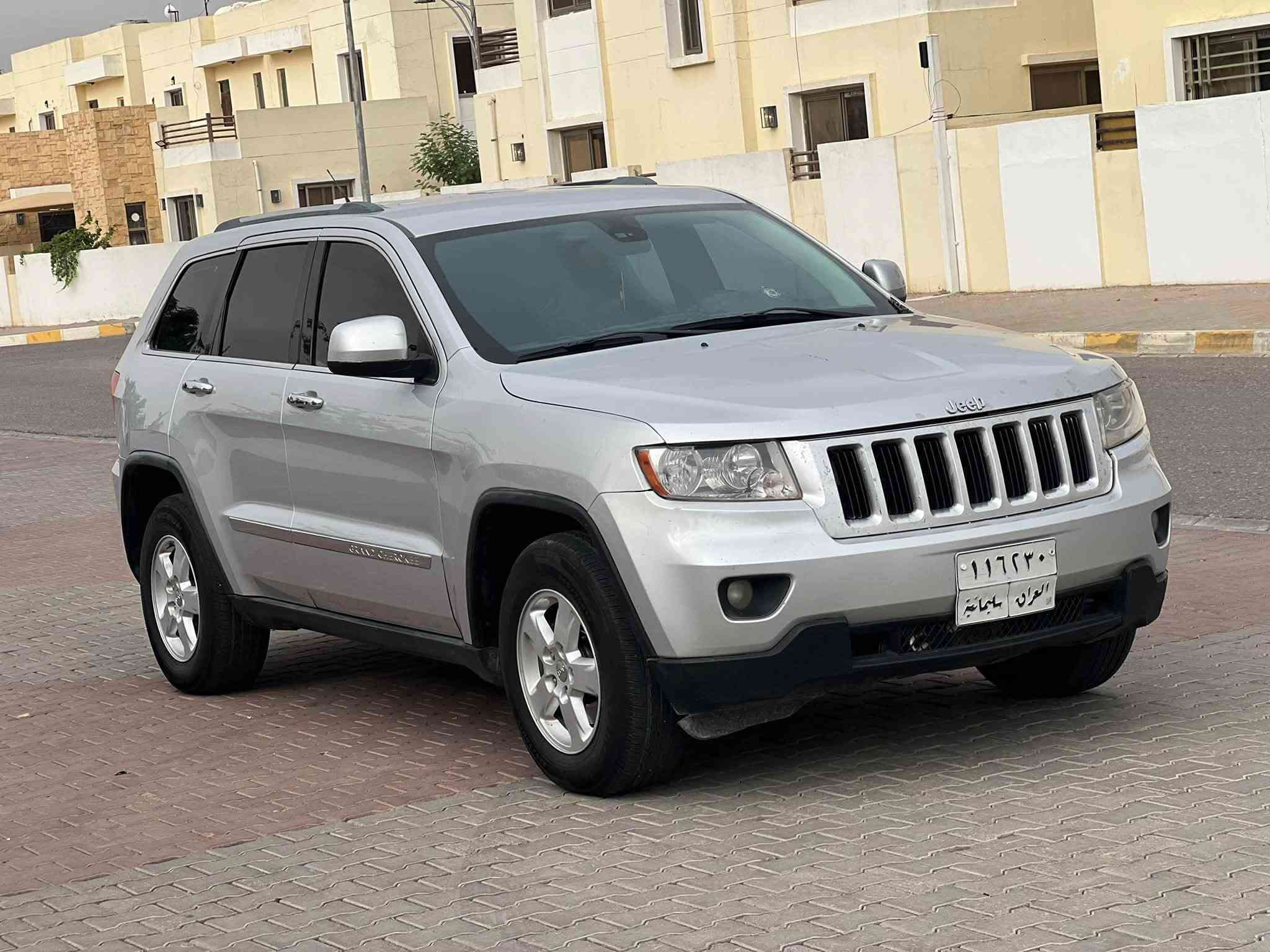 جيب لاريدو • ٢٠١١ • ٦ سلندر